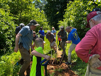 photo of volunteers at Sky Meadows State Park